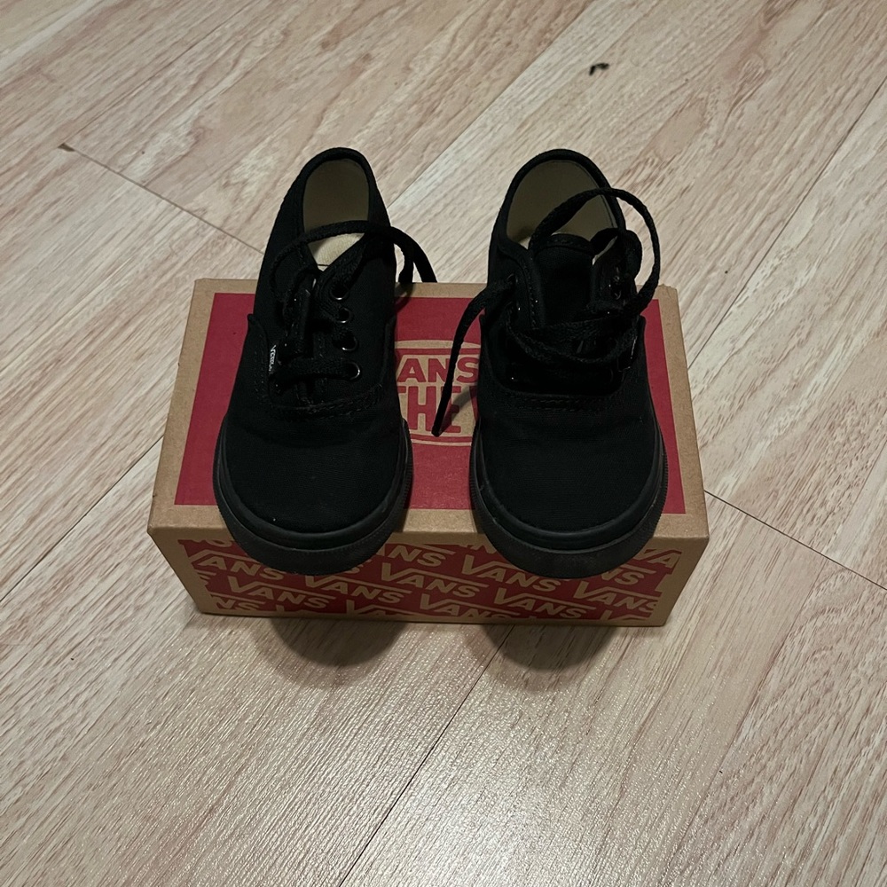 Size 8 toddler vans all black never worn.